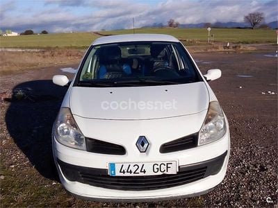 Usado Renault Clio II Authentique 70 CV (51 kW) 2008 Blanco Berlina
