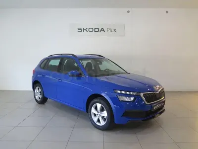 Usado Skoda Kamiq Active 95 CV (69 kW) 2022 Azul SUV