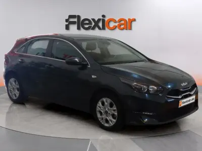 Usado Kia Ceed 136 CV (100 kW) 2023 Gris Utilitario