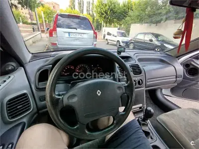 Usado Renault Laguna 85 CV (62 kW) 1997 Blanco Berlina
