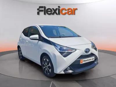 Usado Toyota Aygo X-play 72 CV (52 kW) 2018 Blanco Utilitario