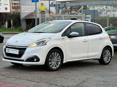 Usado Peugeot 208 Style 82 CV (60 kW) 2016 Blanco Utilitario