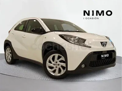 Usado Toyota Aygo X Play 72 CV (52 kW) 2024 Blanco SUV