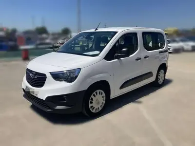 Usado Opel Combo Life Edition 102 CV (75 kW) 2021 Blanco Monovolumen