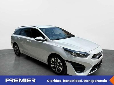 Używany Kia Ceed 143 KM (105 kW) 2022 Biały Hatchback