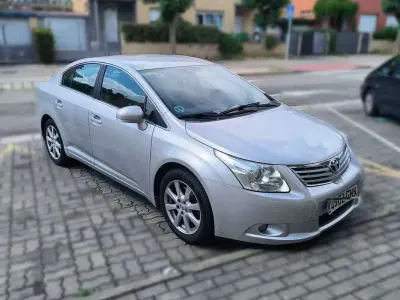 Usado Toyota Avensis Active 150 CV (110 kW) 2009 Gris Berlina