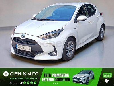 Usado Toyota Yaris Hybrid Active 100 CV (73 kW) 2020 Blanco Berlina