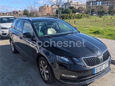 Usado Skoda Octavia Style 150 CV (110 kW) 2017 Negro Familiar