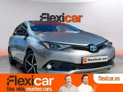 Usado Toyota Auris Hybrid Active 136 CV (100 kW) 2018 Gris