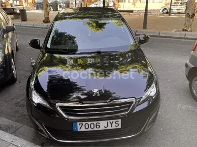 Usado Peugeot 308 Active 120 CV (88 kW) 2017 Negro Berlina
