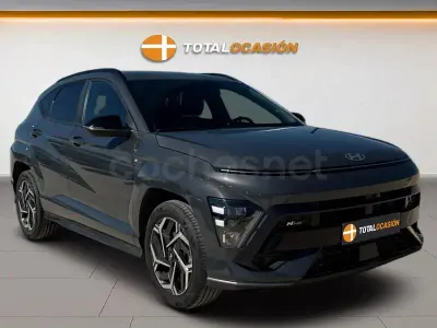 Usado Hyundai Kona N Line 120 CV (88 kW) 2023 Gris / plata SUV