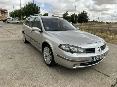 Usado Renault Laguna III Privilege 131 CV (96 kW) 2008 Gris Berlina