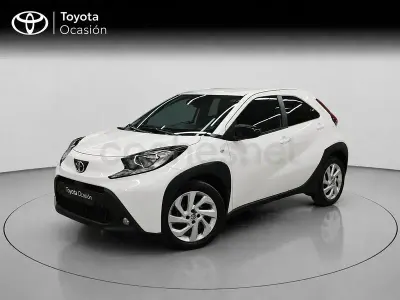 Usado Toyota Aygo X Play 72 CV (52 kW) 2025 Blanco SUV