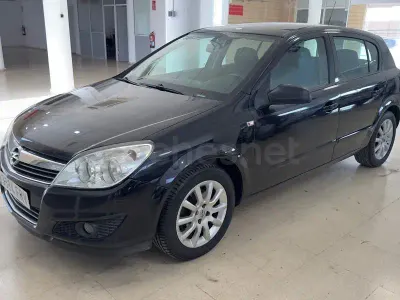 Usado Opel Astra Enjoy 90 CV (66 kW) 2007 Negro Berlina
