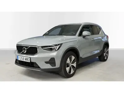 Begagnad Volvo XC40 Core 163 HK (119 kW) 2024 Grå SUV