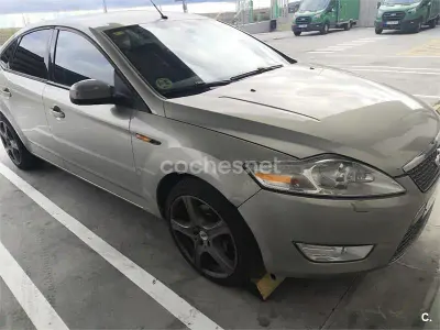 Usado Ford Mondeo Titanium X 140 CV (102 kW) 2008 Beige Berlina