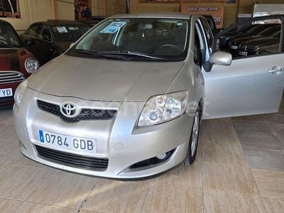 Gris / plata Usado 2008 Toyota Auris Berlina | 3999 € (Precio justo)