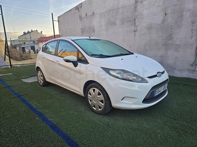 Usado Ford Fiesta Ghia 68 CV (50 kW) 2009 Blanco Utilitario