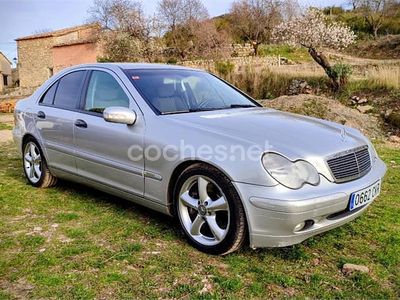 Usado Mercedes C220 143 CV (105 kW) 2003 Gris / plata Berlina