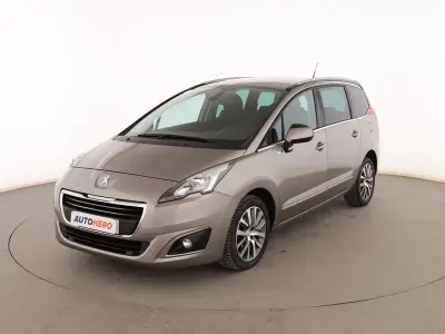 Usado Peugeot 5008 Style 120 CV (88 kW) 2014 Gris Monovolumen