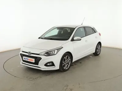 Usado Hyundai i20 100 CV (73 kW) 2018 Blanco Berlina