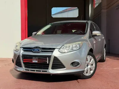 Usado Ford Focus Sport 125 CV (91 kW) 2013 Gris / plata Berlina
