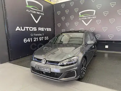Usado VW Golf VII GTE 204 CV (150 kW) 2020 Gris / plata Berlina