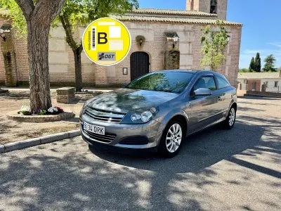 Używany Opel Astra Edition 80 KM (58 kW) 2005 Szary Sedan/Limuzyna