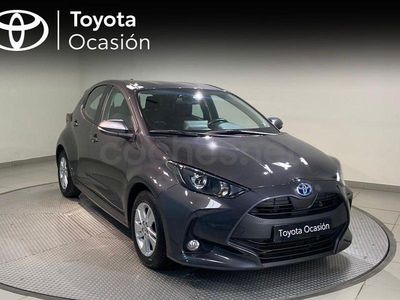 Usado Toyota Yaris 125 CV (91 kW) 2022 Gris / plata Utilitario