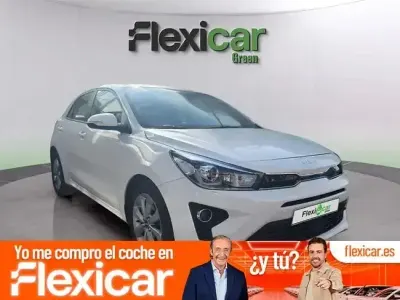 Usado Kia Rio 100 CV (73 kW) 2023 Blanco Berlina