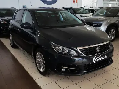 Usado Peugeot 308 Style 110 HP (80 kW) 2019 Cinzento Sedan