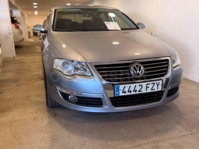 Usado VW Passat Advance 140 CV (102 kW) 2008 Gris / plata Berlina