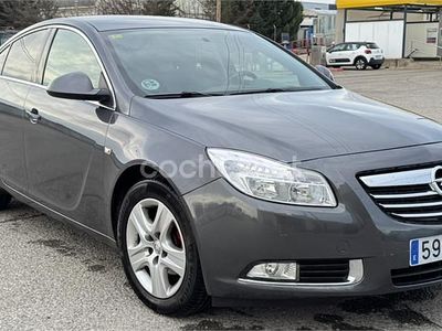 Usado Opel Insignia Essentia 130 CV (95 kW) 2009 Gris / plata Berlina
