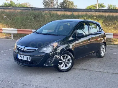Usado Opel Corsa Selective 85 CV (62 kW) 2014 Negro Utilitario