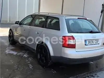 Usado Audi A4 130 CV (95 kW) 2003 Gris / plata Familiar