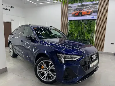Usado Audi e-tron Sportback Ambiente 230 kW (313 CV) 2021 Azul SUV