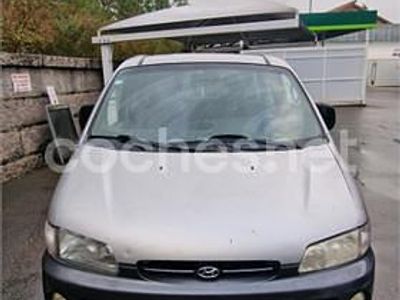Usado Hyundai H-1 102 CV (75 kW) 2000 Gris / plata Monovolumen