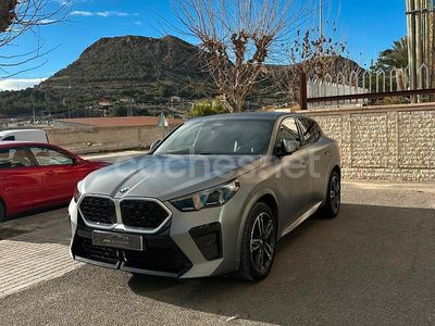 Gris / plata Usado 2024 BMW X2 Luxury Line SUV | 43.500 € (Precio justo)
