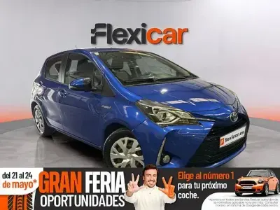 Usado Toyota Yaris Hybrid Business Edition 116 CV (85 kW) 2020 Azul