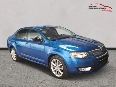 Usado Skoda Octavia GreenLine 110 CV (80 kW) 2016 Azul Familiar