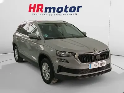 Usado Skoda Karoq Ambition 116 CV (85 kW) 2024 Gris / plata SUV
