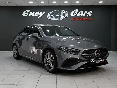 Usado Mercedes A250 218 CV (160 kW) 2025 Gris / plata Berlina