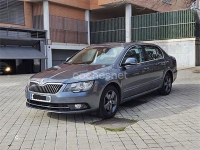 Negro Usado 2014 Skoda Superb Elegance Berlina | 5999 €