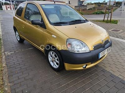 Usado Toyota Yaris Sol 68 CV (50 kW) 1999 Amarillo Berlina