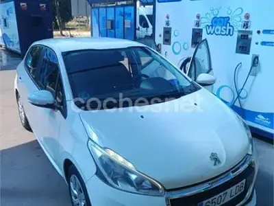 Usado Peugeot 208 Active 99 CV (72 kW) 2019 Blanco Utilitario