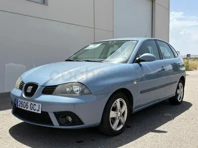 Usado Seat Ibiza Sport 100 CV (73 kW) 2008 Azul Berlina