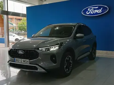 Usado Ford Kuga Active 180 CV (132 kW) 2024 Plata solar (metalizado) SUV