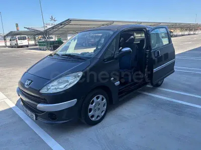 Usado Peugeot 1007 Sport 75 CV (55 kW) 2008 Negro Monovolumen