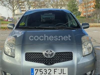 Usado Toyota Yaris 90 CV (66 kW) 2006 Gris / plata Berlina
