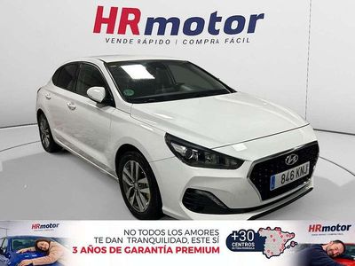 Usado Hyundai i30 121 CV (88 kW) 2018 Blanco Berlina